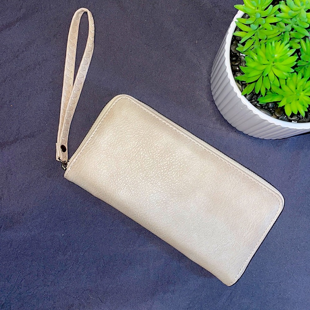 Opal Wristlet